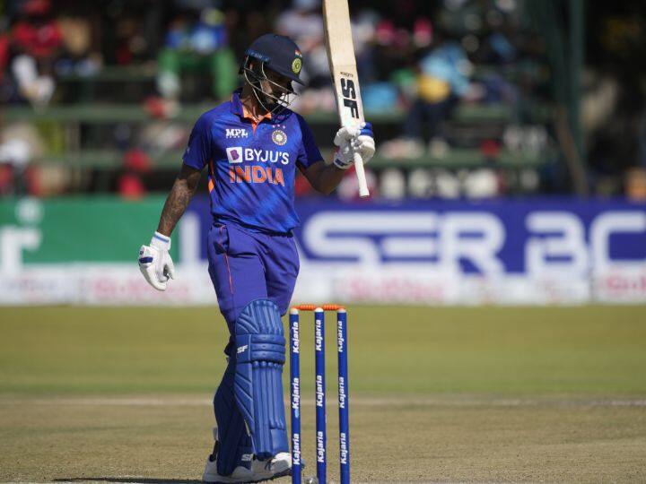 IND vs ZIM : भारताने आधी उत्तम गोलंदाजी आणि नंतर दमदार फलंदाजीच्या जोरावर झिम्बाब्वेवर 10 विकेट्सने विजय मिळवत मालिकेत 1-0 ची आघाडी घेतली आहे.