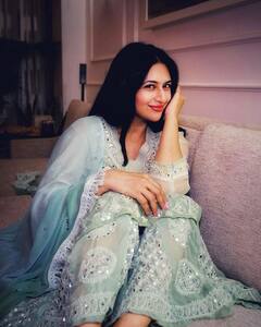 दिलवालों के शहर में Divyanka Tripathi ने बिखेरा जलवा, क्यूट स्माइल से धड़काया फैंस का दिल