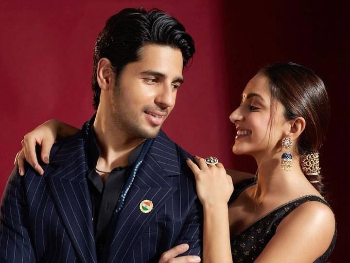 करण जौहर ने Sidharth Malhotra से उगलवा ही ली कियारा संग डेटिंग की बात, जानें एक्टर ने क्या कहा Sidharth Malhotra and Kiara Advani confirm their relationship on Koffee With Karan 7 करण जौहर ने Sidharth Malhotra से उगलवा ही ली कियारा संग डेटिंग की बात, जानें एक्टर ने क्या कहा