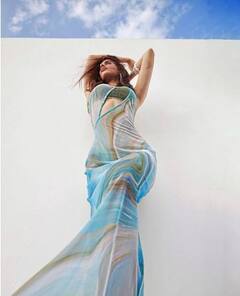 Khushi Kapoor: ਖੁਸ਼ੀ ਕਪੂਰ ਨੇ ਹਰੇ-ਨੀਲੇ ਰੰਗ ਦੀ ਡਰੈੱਸ 'ਚ ਦਿਖਾਇਆ ਆਪਣਾ ਖੂਬਸੂਰਤ ਅੰਦਾਜ਼, ਕੀ ਤੁਸੀਂ ਤਸਵੀਰਾਂ ਦੇਖੀਆਂ?