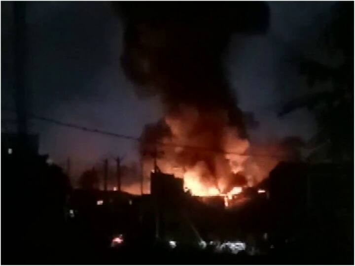 massive fire broke out at an oil company godown in Chennai Vanagaram area Chennai Fire: चेन्नई के गोदाम में लगी भीषण आग, मौके पर पहुंची दमकल की 14 गाड़ियां 