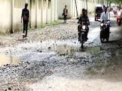 Nanded News : खड्ड्यांनी घेतला वृत्त निवेदकाचा बळी, नांदेडमध्ये अपघातात एकाचा मृत्यू 