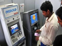 ATM Cash Withdrawal: एटीएम से पैसे निकालने पर देखें कितना देना होगा चार्ज और टैक्‍स, ऐसे समझें