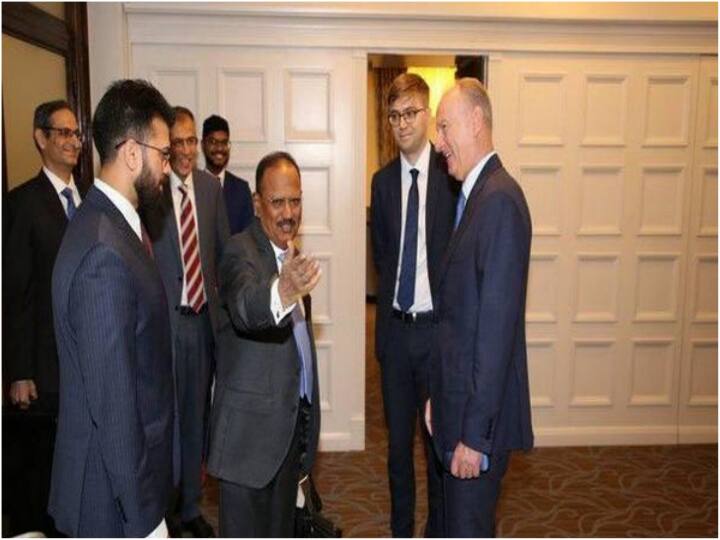 Ajit Doval Russia Visit: मास्को में रूसी सुरक्षा सलाहकार से मिले NSA अजीत डोभाल, इन अहम मुद्दों पर हुई चर्चा Ajit Doval discusses bilateral and international issues with Russian Security Advisor in Moscow Ajit Doval Russia Visit: मास्को में रूसी सुरक्षा सलाहकार से मिले NSA अजीत डोभाल, इन अहम मुद्दों पर हुई चर्चा