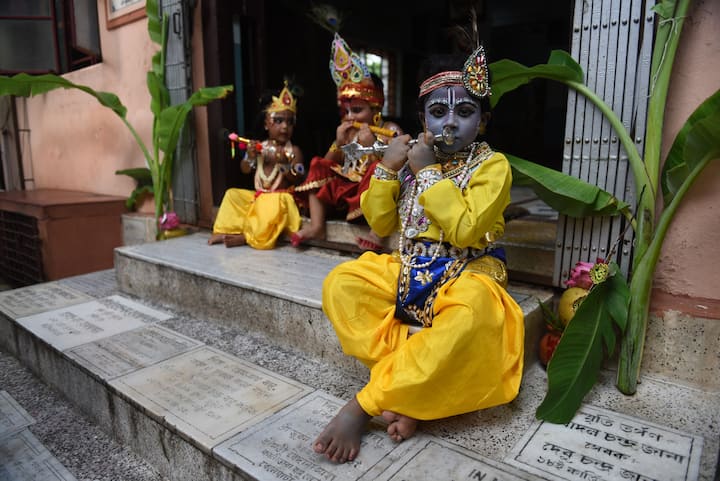দৃক পঞ্চাঙ্গ অনুসারে ইংরেজি বছরের ২০২২ সাল ভগবান শ্রীকৃষ্ণের ৫, ২৪৯তম জন্মদিবস। এই বছরে ১৮ অগাস্ট থেকে ১৯ অগাস্ট কৃষ্ণ জন্মতিথি উদযাপন করা হবে।