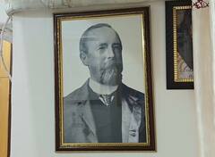 इटावा के सनातन धर्म इंटर कॉलेज में लगी है एओ ह्यूम की तस्वीर, बीजेपी ने की हटाने की मांग