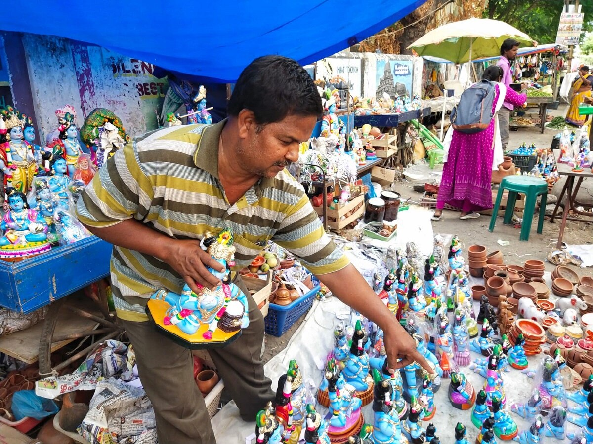 விழுப்புரத்தில் கிருஷ்ணர் பொம்மைகள் விற்பனை அமோகம்