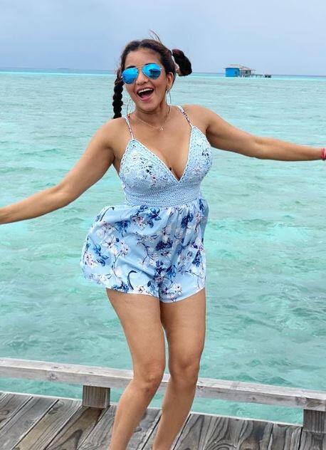 मोनालिसाचा अभिनय आणि सौंदर्याचे लाखों चाहते आहेत