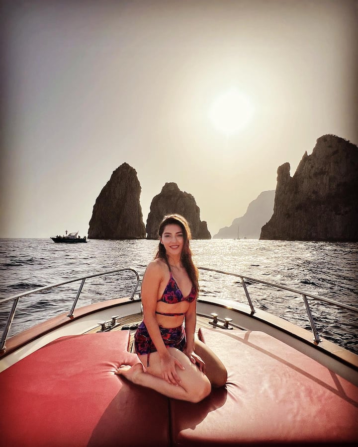 బికినీలో ఎఫ్ 3 భామ మెహ్రీన్ అందాల ఆరబోత. Image Credit:Mehreen Pirzada/Instagram