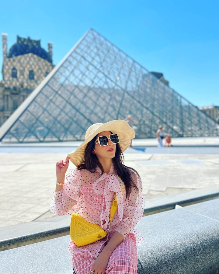 ఎఫ్ 3 సినిమాలో వరుణ్ సరసన నటించింది. Image Credit:Mehreen Pirzada/Instagram