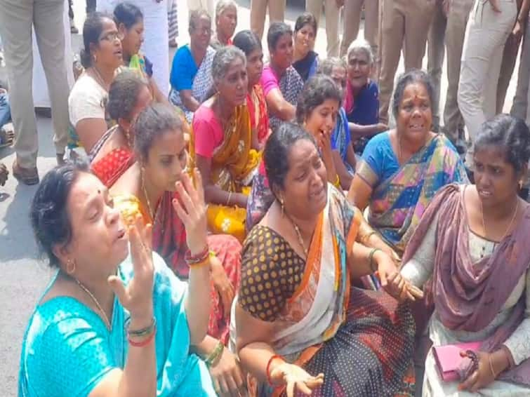 Public protest in Velankanni after financier murder incident TNN பைனான்சியர் வெட்டி படுகொலை -  வேளாங்கண்ணியில் உறவினர்கள் சாலை மறியல்