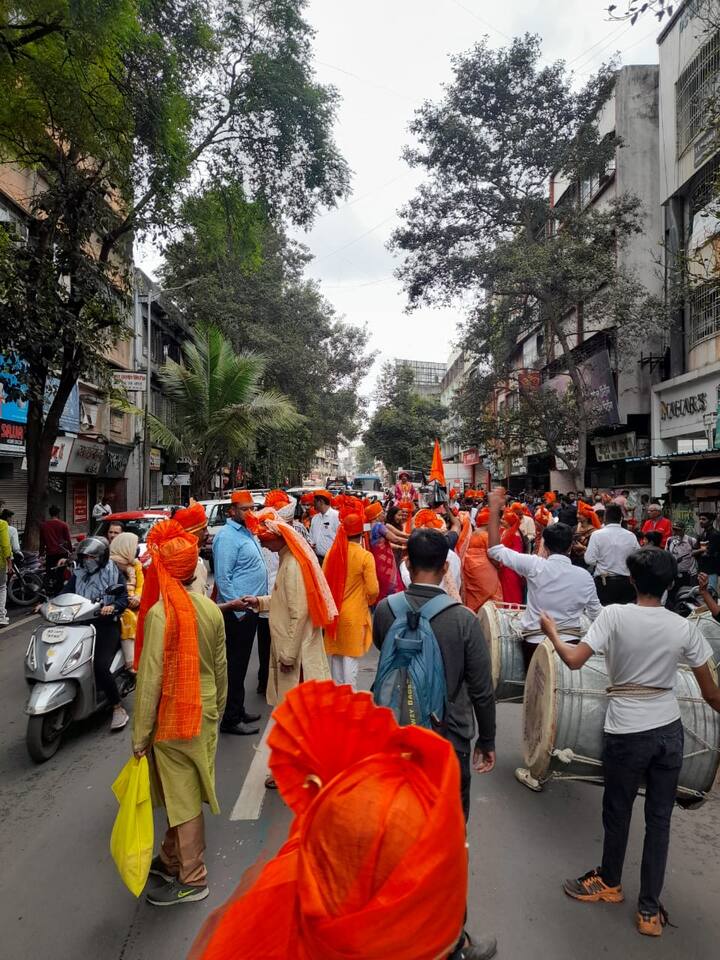 ब्राह्मण महासंघ मागील वर्षापासून मिरवणुकीचे आयोजन करत आहे. यंदा मोठ्या संख्येन सहभागी होत हा जल्लोष साजरा केला.