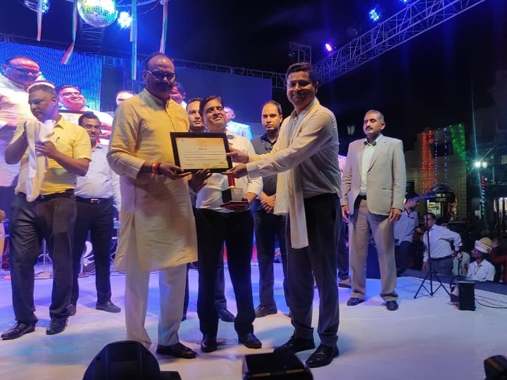 Lucknow News: चारबाग रेलवे स्टेशन को प्रदेश सरकार ने दिया प्रथम पुरस्कार, इस वजह से चुना गया सबसे बेहतर Uttar Pradesh Northern Railway Lucknow Charbagh railway station First prize by state government ANN Lucknow News: चारबाग रेलवे स्टेशन को प्रदेश सरकार ने दिया प्रथम पुरस्कार, इस वजह से चुना गया सबसे बेहतर