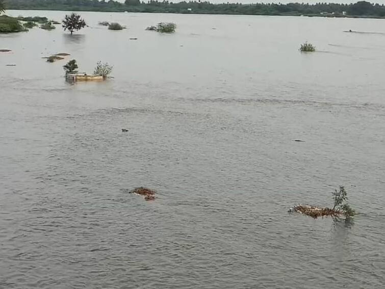 karur amaravathi river waterflow decreased TNN கரூர் அமராவதி அணையில் இருந்து ஆற்றில் திறக்கப்பட்ட நீர் திறப்பு குறைப்பு
