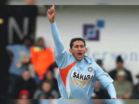 ભારત અને ઝિમ્બાબ્વેની વચ્ચે રમાયેલી વનડે મેચોમાં સૌથી વધુ વિકેટ લેવાનો રેકોર્ડ અજીત અગરકરના નામે નોધાયેલો છે. અગરકરે ઝિમ્બાબ્વે વિરુદ્ધ 45 વિકેટ લીધી છે. આ દરમિયાન આની બૉલિંગ એવરેજ 24.26 અને ઇકોનૉમી રેટ 4.50 રહ્યો છે.