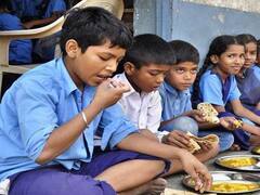 Jharkhand के स्कूलों में Mid-Day Meal बंद होने की नौबत, केंद्र से नहीं मिला फंड