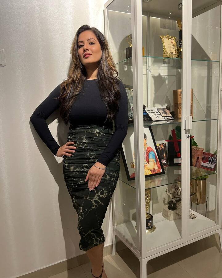 टीवी की पॉपुलर एक्ट्रेस पूजा बनर्जी अपनी लेटेस्ट तस्वीरों से इंटरनेट का तापमान बढ़ाती हुई नजर आ रही हैं. एक्ट्रेस की तस्वीरों से फैंस के लिए नजरें हटाना मुश्किल हो गया है.