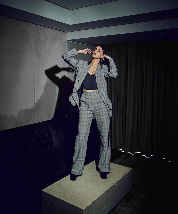 आता तिचा हा लूकही अनन्याच्या चाहत्यांना खूप आवडला आहे. विशेषत: या अभिनेत्रीच्या परफेक्ट फिगरने सगळ्यांनाच भुरळ घातली आहे. काही तासांतच त्याच्या या फोटोंवर लाखो लाईक्स आले आहेत. (फोटो सौजन्य :ananyapanday/इंस्टाग्राम)