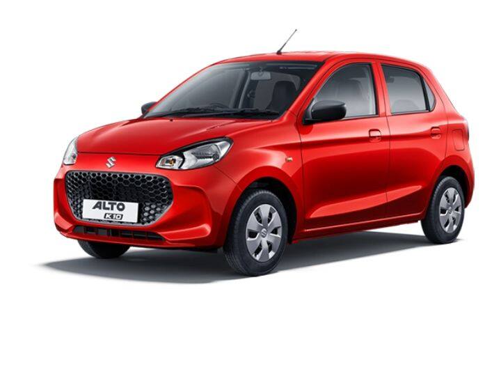 2022 Maruti Suzuki Alto K10 मध्ये ऑल पॉवर विंडो, Android Auto आणि Apple CarPlay सपोर्ट, इलेक्ट्रिकली अॅडजस्टेबल ORVM, मॅन्युअल एअर कंडिशनिंग, 7-इंच टचस्क्रीन इन्फोटेनमेंट सिस्टम आणि ऑल ब्लॅक इंटीरियर, विविध प्रकारांमध्ये काही फीचर्स यात देण्यात आले आहेत.