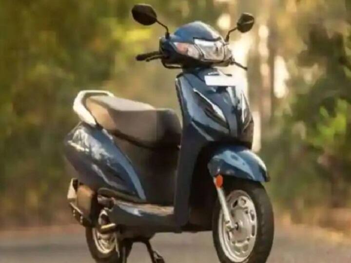 Ahmedabad News State Consumer Disputes Redressal Commission ordered to insurance money to scooter owner to insurance company Ahmedabad News: सड़क किनारे रुक कर बात करने के दौरान शख्स की स्कूटर हो गई थी चोरी, 8 साल बाद मिलेगी बीमा राशि