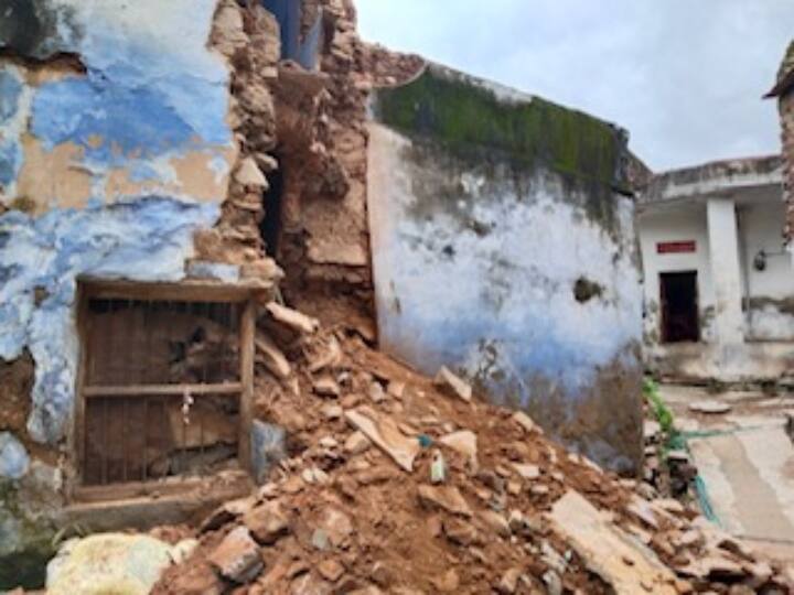 Rajasthan News Heavy rainfall leads to Fear of collapse of dilapidated houses in Bundi ANN Bundi News: बूंदी में भारी बारिश से जर्जर मकान के गिरने का डर, प्रशासन ने जारी किया अलर्ट