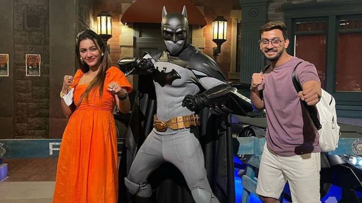 Bonny Kaushani Dubai Trip: হাতে একাধিক ছবি রয়েছে বনি ও কৌশানির। সদ্য মুক্তি পেয়েছে তাঁদের নতুন ছবি অন্তর্জাল। এরপর তাঁদের হাতে রয়েছে একাধিক ছবি যেমন শুভ বিজয়া ও ডাল বাটি চুরমা চচ্চড়ি।