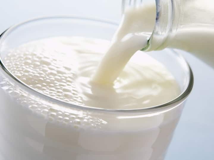 milk prices are increasing what are the factors behind it Explained: क्यों बढ़ रहे हैं दूध के दाम? जानिए इस महंगाई का असली गणित