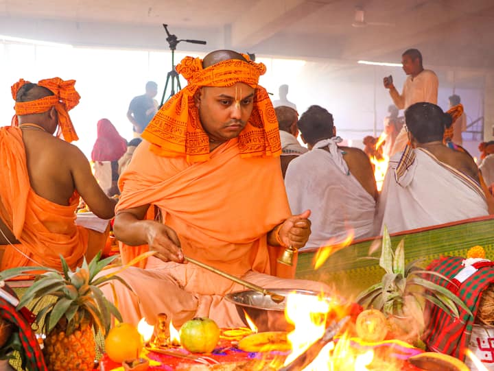 উপোসের সময় কোনও শস্যদানা জাতীয় খাবার খাওয়া যাবে না। একাদশী উপোসের নিয়ম জন্মাষ্টমীর উপোসেও মানতে হবে।