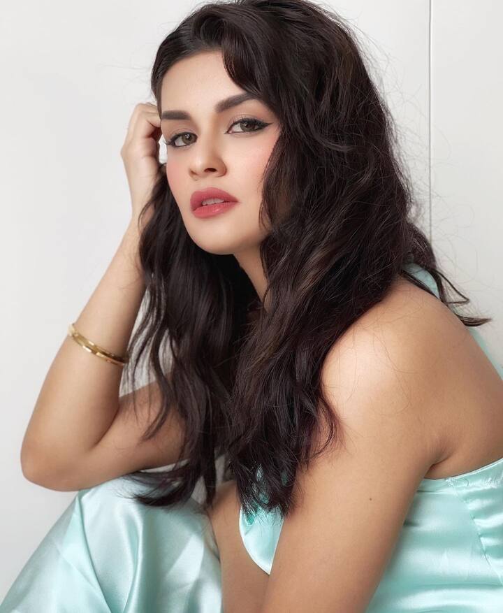 वयाच्या अवघ्या 20 व्या वर्षी त्यांनी इंडस्ट्रीत खूप मोठे स्थान मिळवले आहे. जेव्हा जेव्हा अवनीत पडद्यावर येते तेव्हा लोकांसाठी तिच्यापासून नजर हटवणे कठीण होते.(फोटो सौजन्य : avneetkaur_13/इंस्टाग्राम)