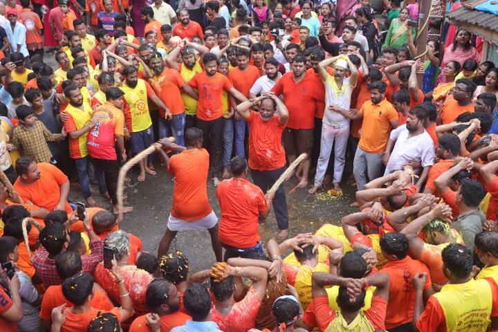 रायगड जिल्ह्यातील पनवेल येथे पारंपरिक पद्धतीने दहीहंडी उत्सव साजरा करण्यात आला आहे.