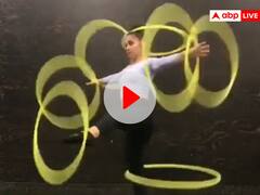 लड़की ने एक साथ शरीर के हर अंग की मदद से घुमाई 7 हूला हूप रिंग्स, देखें ये वायरल वीडियो