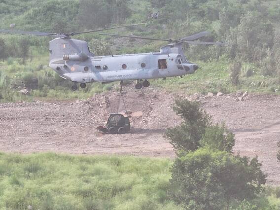 આ 21 દિવસની લાંબી કવાયતમાં બંને દેશોના વિશેષ દળો સ્પેશિયલ ઓપરેશન્સ, કાઉન્ટર ટેરરિસ્ટ ઓપરેશન્સ અને એર-બોર્ન ઓપરેશન્સમાં ભાગ લેશે. આ કવાયત પર્વતીય વિસ્તારોમાં પરંપરાગત અને બિન-પરંપરાગત યુદ્ધ-દૃશ્યોમાં કરવામાં આવી રહી છે.