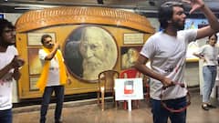 মেট্রো স্টেশনে পথনাটিকা, ছৌ-নাচ, গানে-সংলাপে তারুণ্যের গল্প শোনাল 'লক্ষ্মী ছেলে'