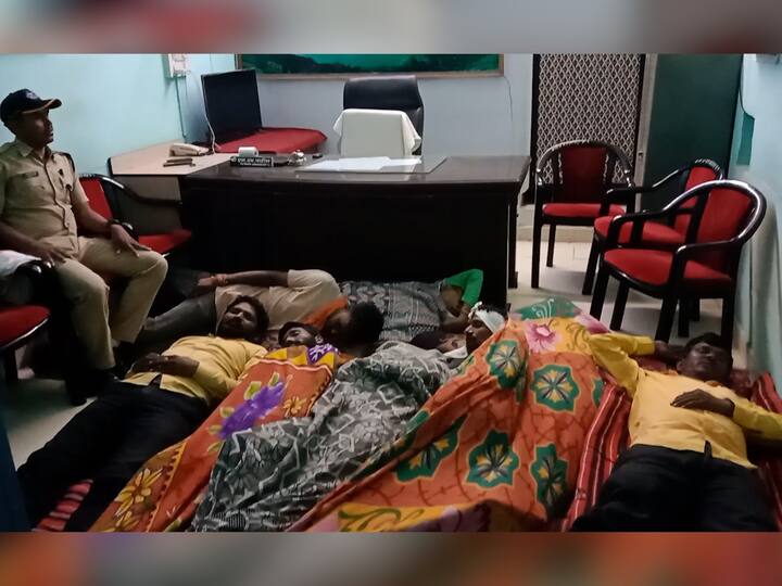 संतोष हे ज्या गाडीत उपोषणाला बसले होते त्या गाडीत त्यांचे कपडे, चप्पल, चष्मा, मोबाईल अशा सर्व वस्तू गाडीतच आढळून आल्याने नातेवाईकांनी, मित्र मंडळींनी सर्वत्र शोध घेतला. मात्र सायंकाळपर्यंत ते आढळून न आल्याने त्यांच्या मुलाने तामगाव पोलिसात वडील उपोषणस्थळाहून बेपत्ता झाल्याची तक्रार दिली.