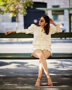 अनुष्का शर्माने शेअर केले शॉर्ट ड्रेसमधील सुंदर फोटो, तिचा फिटनेस पाहून चाहते झाले प्रभावित!