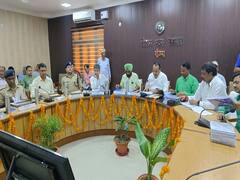 गोंडा में विकास के कामों को देखने पहुंचे योगी के ये दो मंत्री, खराब सड़क देख लगाई अधिकारी को फटकार