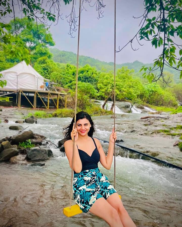 તે જલ્દી બોલિવૂડમાં એન્ટ્રી કરવા જઈ રહી છે. આ દરમિયાન તેણે સોશિયલ મીડિયા પર તેની કેટલીક તસવીરો પોસ્ટ કરી છે, જેને ચાહકો ખૂબ પસંદ કરી રહ્યા છે.