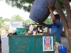 Madras Day: உங்களுக்கும் எனக்கும் மத்தியில் கடவுளும் தேவதையும்..! சென்னையை அழகாக்கும் முன்களப்பணியாளர்கள்