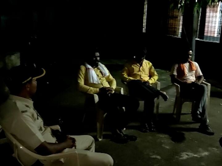 पण चौकशी किंवा कारवाई झाली नाही. म्हणून सामाजिक कार्यकर्ते संतोष गाळकर यांनी संग्रामपूर पंचायत समितीसमोर उपोषण करण्याचं रीतसर प्रशासनाला कळवलं आणि त्यांनी एकट्यानेच उपोषण सुरु केलं.