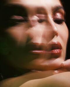 PHOTO: सिल्व्हर शिमरी ड्रेसमध्ये शर्वरी वाघने फ्लॉन्ट केली कर्वी फिग, पाहा हॉट लुक