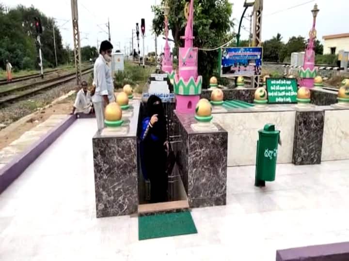 Nellore district dargah between railway tracks DNN Nellore News : రైల్వే ట్రాక్ మధ్యలో దర్గా, నెల్లూరులో ఇదో అద్భుతం   