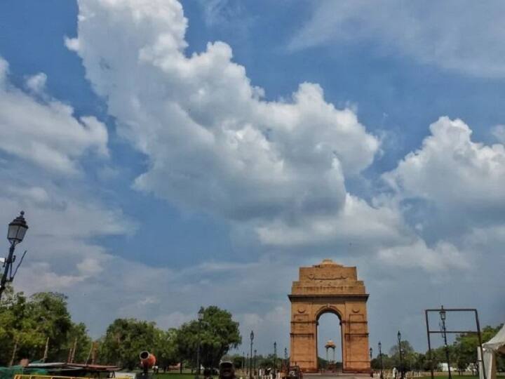 Delhi NCR Weather Forecast Today 19 August 2022 Maximum Temperature and Heat Increased and Alert for Rain in Delhi Noida Gurugram From 20 August Delhi-NCR Weather Forecast Today: दिल्ली-एनसीआर में मौसम होने लगा गर्म, कल से बदलेगा मौसम का मिजाज, जानें- कब हो सकती है बारिश