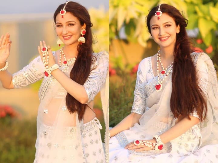 Janamashtami 2022: 'Bhabhiji Ghar Par Hain' Fame Saumya Tandon Looks Ethereal As Radha, SEE PICS Janamashtami 2022: 'Bhabhiji Ghar Par Hain' Fame Saumya Tandon Looks Ethereal As Radha, SEE PICS