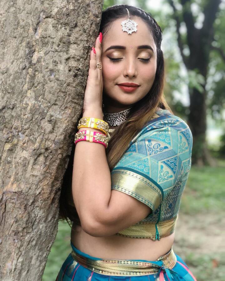 अपनी खूबसूरत तस्वीरें शेयर करते हुए रानी कैप्शन में लिख रही हैं कि- चलो कयामत ढाई जाए, जलने वालों को थोड़ा और जलाया जाए