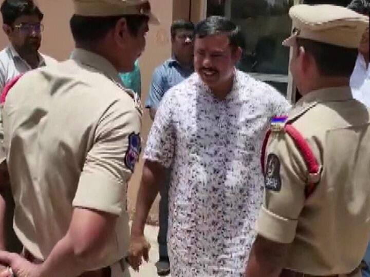 BJP MLA T Raja Singh Detained After Threatening To Stall Munawar Faruqui's Show In Hyderabad BJP MLA T Raja Singh Detained After Threatening To Stall Munawar Faruqui's Show In Hyderabad