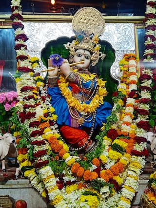 Krishna Janmashtami 2022 : 'मंदिरात आल की कृष्णाला भेटल्या सारखं वाटत! नाशिकचं 197 वर्ष जुने मुरलीधर मंदिर' 