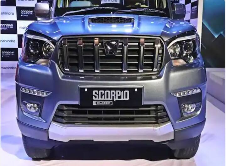 যদিও ইন্টেরিয়রের বেসিক ডিজাইন অপরিবর্তিত রয়েছে। কিন্তু মাহিন্দ্রা লেদার ফিল স্টিয়ারিং হুইল সহ একটি নতুন ডুয়াল-টোন বিয়িং/উড ফিনিশ লুক দিয়ে এটিকে আরও প্রিমিয়াম করার চেষ্টা করেছে।