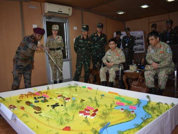 ભારત અને અમેરિકા વચ્ચે વજ્ર-પ્રહાર કવાયતની આ 13મી આવૃત્તિ છે. એક વર્ષ આ કવાયત ભારતમાં અને એક વર્ષ અમેરિકામાં કરવામાં આવે છે. ગયા વર્ષે અમેરિકામાં JBLM મિલિટરી બેઝ ખાતે વજ્ર-પ્રહાર કવાયત યોજાઈ હતી.