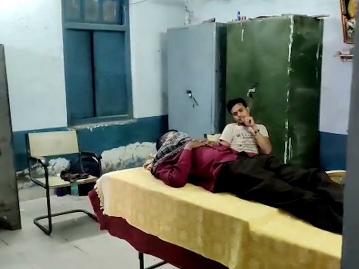 14 ऑगस्टला संतोष गाळकर हे पावसाळी दिवस असल्याने त्यांच्या स्वतःच्या पिकअप गाडीत पंचायत समितीच्या प्रवेशद्वारावर उपोषणाला बसले. त्यांनी आपल्या मागण्या प्रशासनाला पंधरा दिवस आधीच कळवल्या होत्या.