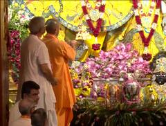 Janmashtami 2022: कान्हा के जन्मोत्सव में डूबा ब्रज, CM योगी ने कृष्ण जन्मभूमि पहुंचकर की पूजा-अर्चना, यहां देखें तस्वीरें